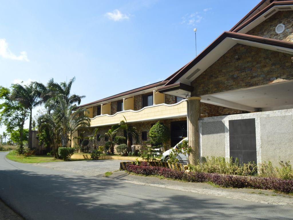 Phil Oasis Hotel & Resort Silang Kültér fotó