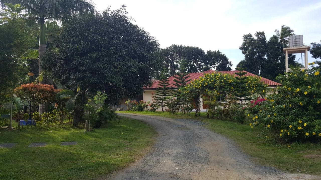 Phil Oasis Hotel & Resort Silang Kültér fotó
