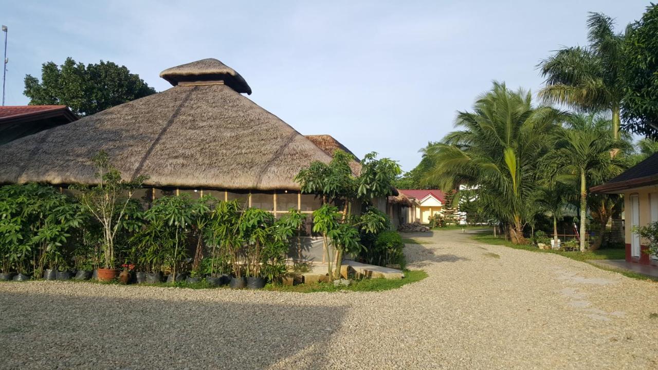 Phil Oasis Hotel & Resort Silang Kültér fotó