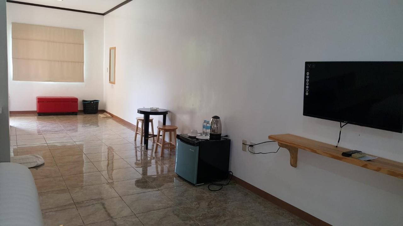 Phil Oasis Hotel & Resort Silang Kültér fotó