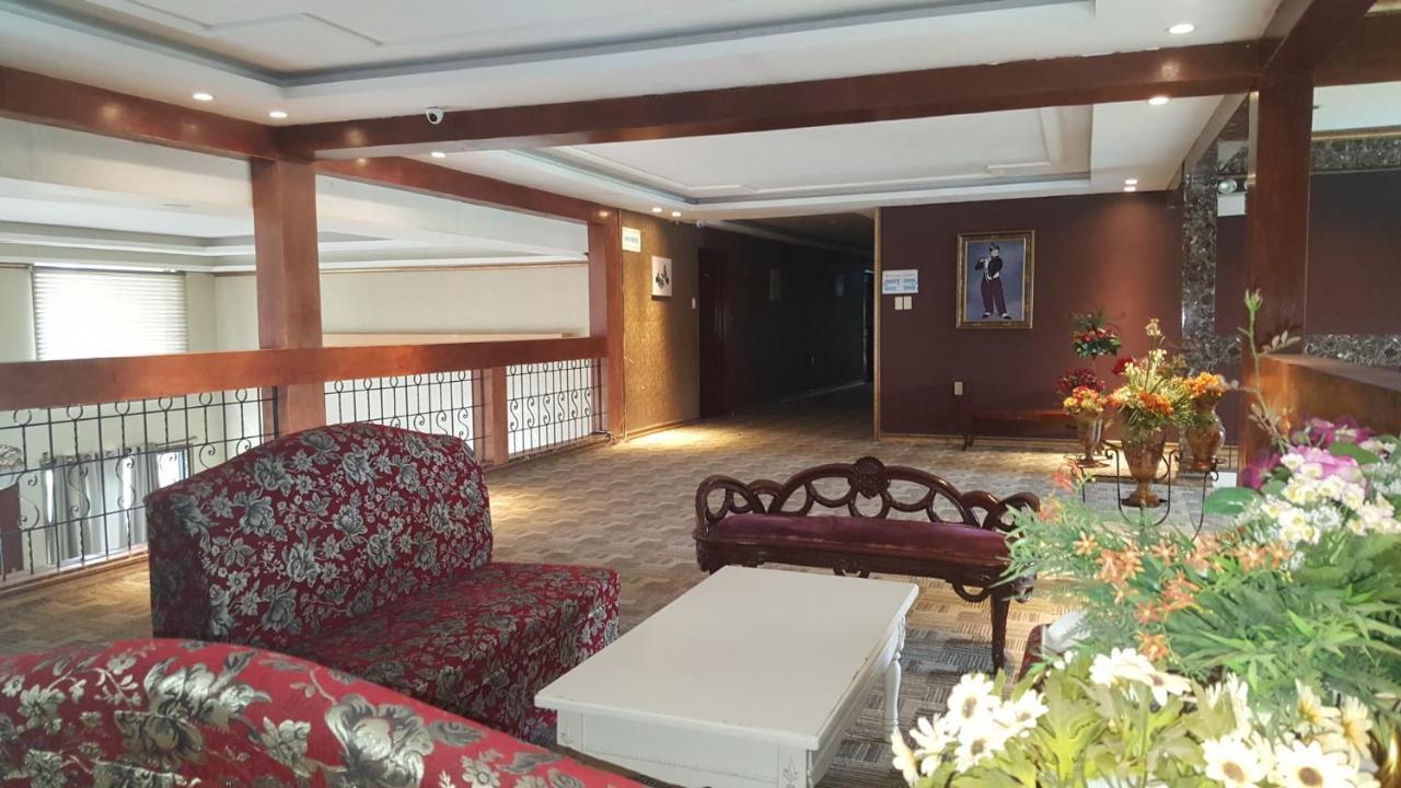 Phil Oasis Hotel & Resort Silang Kültér fotó