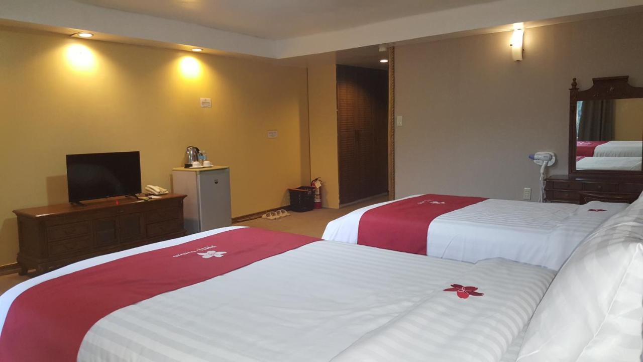 Phil Oasis Hotel & Resort Silang Kültér fotó